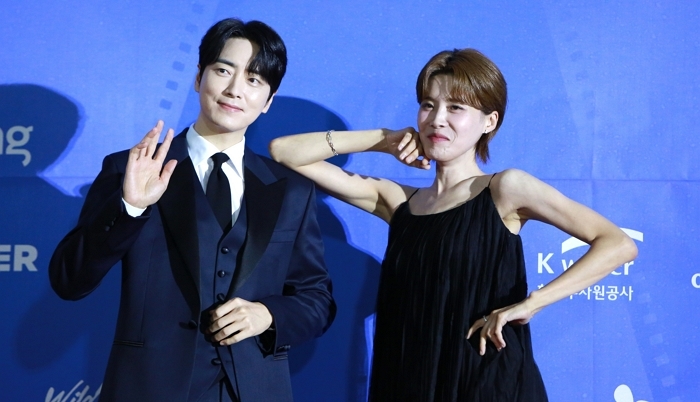 origin_다정하게포즈취하는이준혁·장도연.jpg