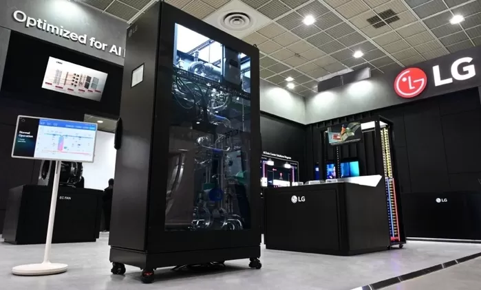 데이터센터 내에서 칩의 열을 직접 냉각시키는 액체냉각 솔루션인 LG전자 CDU(Coolant Distribution Unit, 냉각수 분배 장치) / LG전자