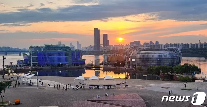 세빛섬 사람 빠졌다 신고…철수 뒤 해뜨면 구조 재개(종합) - 뉴스1