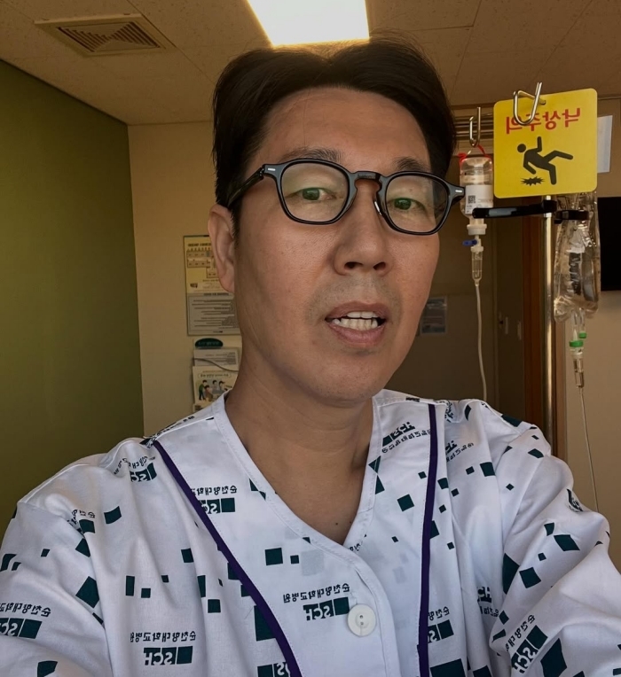 수요일, SBS 조식을 거의 못 먹은 (수다떠느라) 채 귀가했고 갑자기 짜장면과 라면을 동시에 먹고 싶어져 먹었어요. 짜장이 살짝 매웠고, 30분쯤 지나 배가 할퀴듯 아프기.jpg