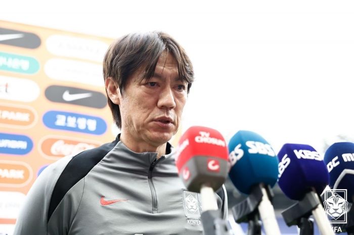 홍명보의 느닷없는 ‘주장 교체’ 발언에... 손흥민, 무겁게 입 열고 한 말은