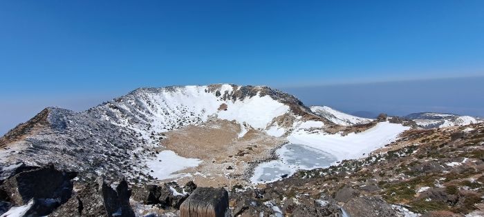 “백록담 800m 앞에서”... 한라산 등반 60대, 심정지 끝에 사망