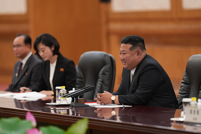 중국 갈 때 ‘전용 화장실’ 챙겨간 北 김정은... 그 이유, 너무 소름돋는다