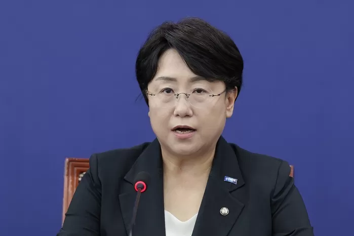 조국혁신당 지도부, ‘성 비위 사건’ 책임지고 전원 사퇴