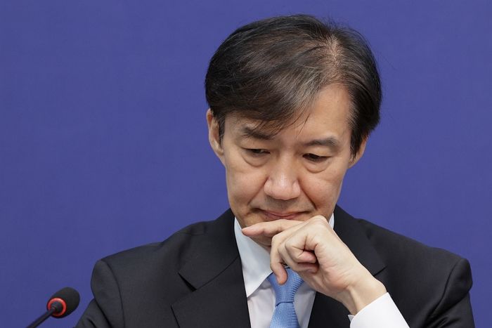 조국, 혁신당 성폭력 피해자에 ‘10장’ 분량 손편지 받았다