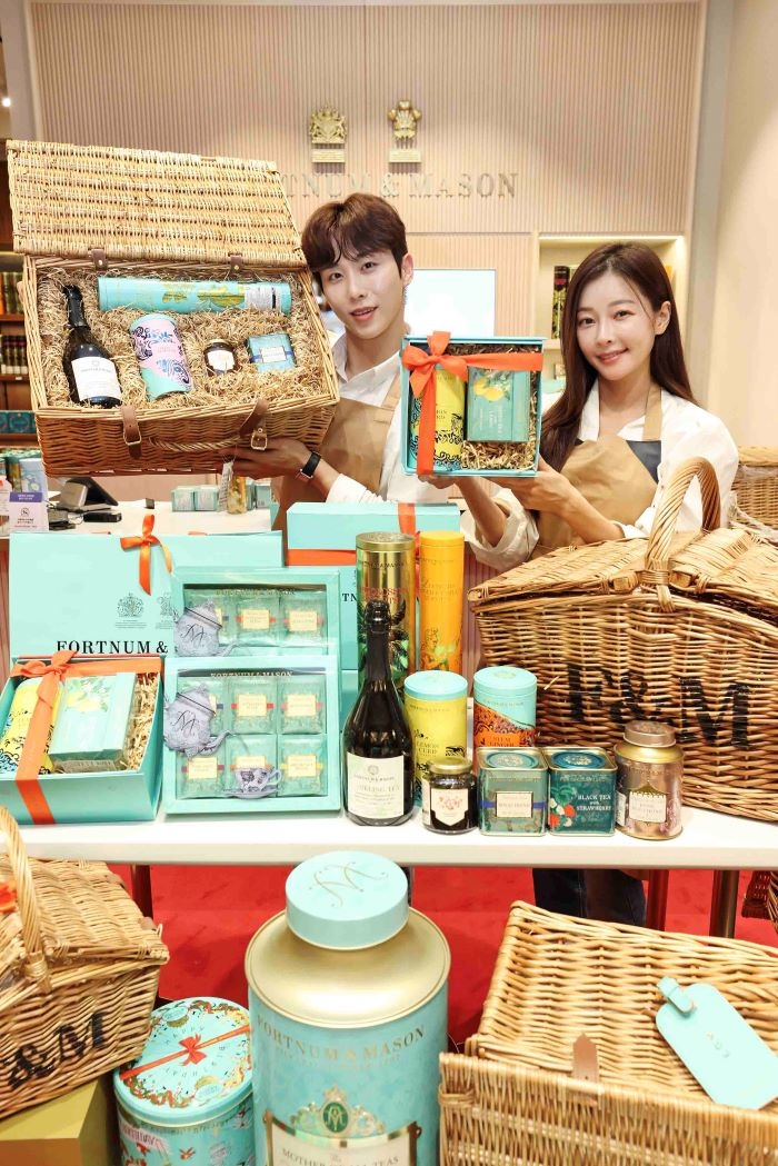 신세계백화점 강남점 지하1층 포트넘앤메이슨 매장 추석 햄퍼 세트_세로2.jpg
