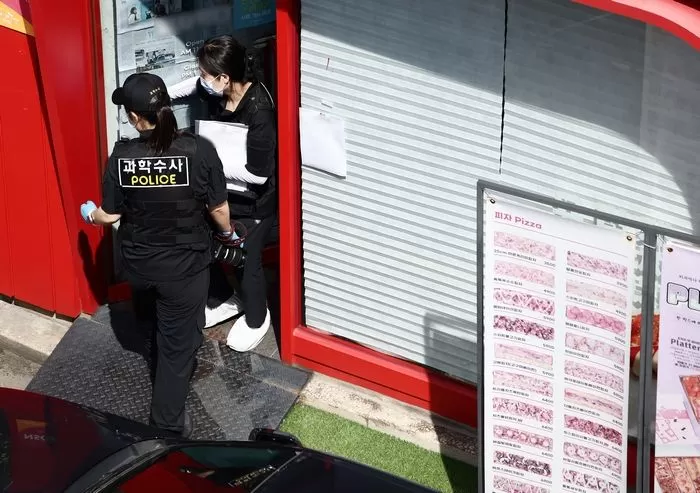 3일 흉기난동 사건이 발생한 서울 관악구 조원동의 한 주택가에서 경찰이 현장을 조사하고 있다. 2025.9.3 / 뉴스1