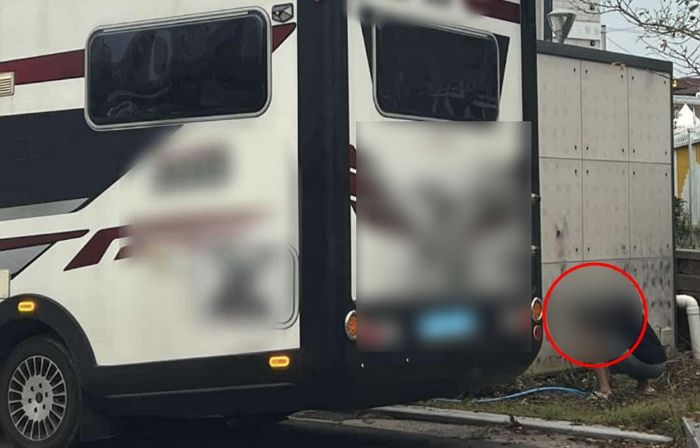“공중 화장실 ‘전기’ 끌어쓰는 캠핑카, ‘호스’ 연결해 물까지 끌어쓰고 있네요”