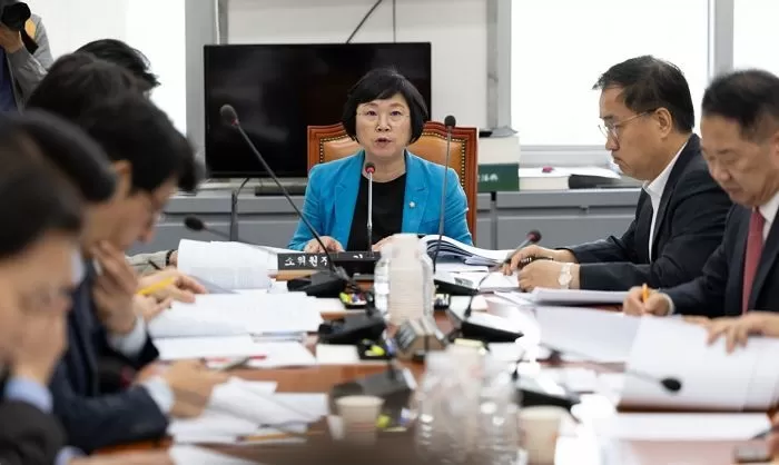 김현 정보통신방송법안심사소위원장이 9일 서울 여의도 국회에서 열린 제429회국회(정기회) 제1차 정보통신방송법안심사소위원회를 주재하고 있다. 이날 정보통신방송법안심사소위원회에서는 방송통신위원회의 설치 및 운영에 관한 법률 일부개정법률안 등 방통위 폐지와 방송미디어통신위원회 출범을 위한 법안 심사를 할 예정이다. 2025.9.9/뉴스1