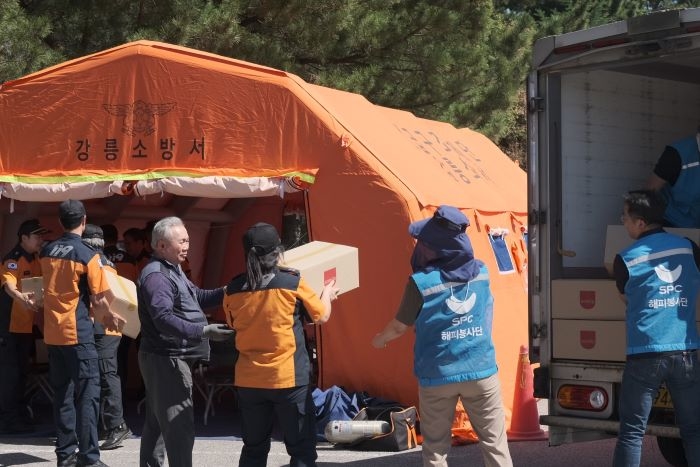 SPC그룹, 강릉 가뭄 현장에 빵 2000개 지원... 소방관들에 힘 보태