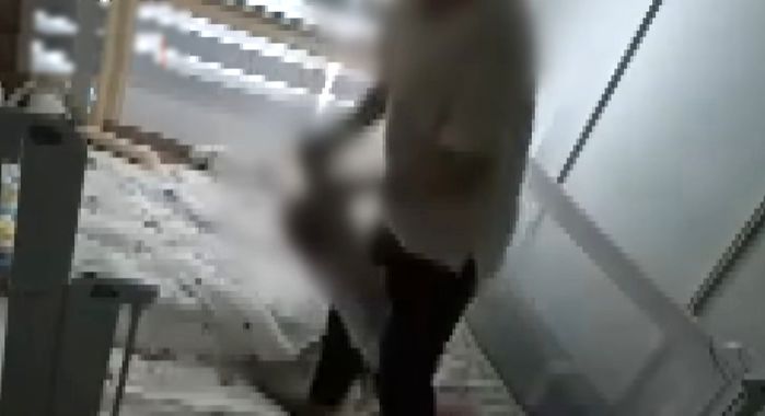8개월 아기 내동댕이... CCTV 확인한 부모 분노케한 베테랑 ‘정부 지원 돌보미’의 학대