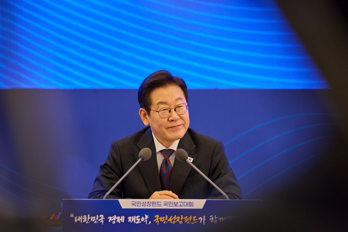 origin_발언듣는이재명대통령.jpg