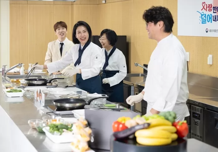 '베스트셀러 요리책 작가' 김혜경 여사, 오셰득 셰프와 경연대회서 함께 만든 요리는