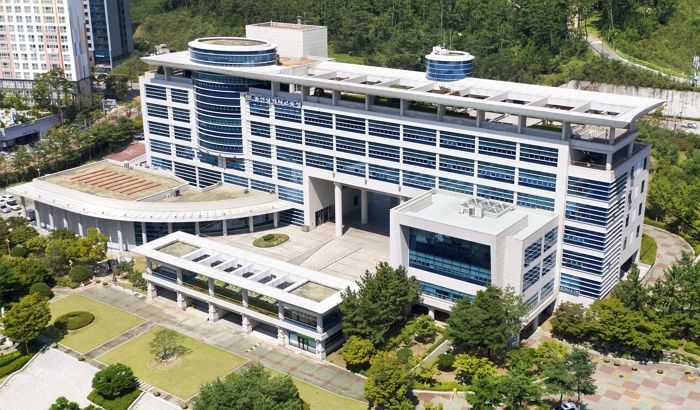 떨어진 물건 주우려다... 울산교육청 40대 직원, 옥상서 추락해 숨져