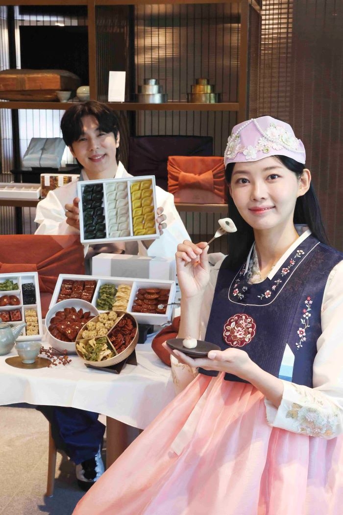 신세계백화점 본점 더 헤리티지 5층 디저트살롱 추석 선물 세트_세로2.jpg