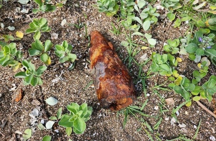 제주 해변서 ‘포탄 추정 물체’ 발견... 해군 “정밀 조사 중”