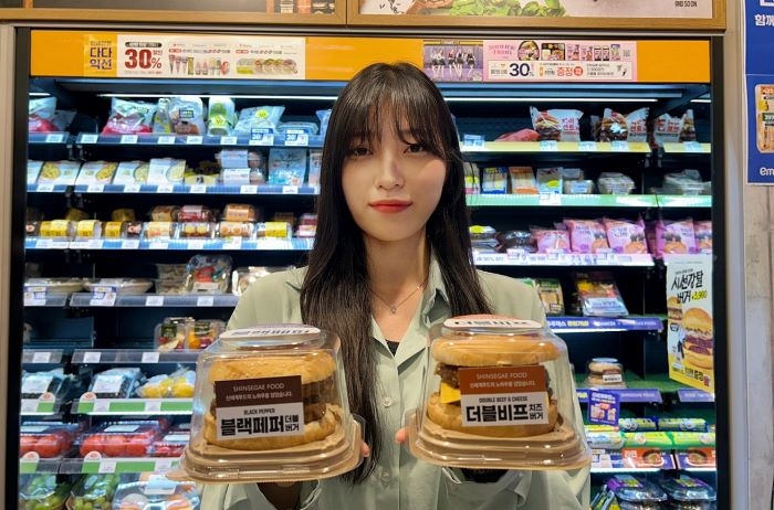 “햄버거집 안 부럽다”... 이마트24 X 신세계푸드, 프리미엄 버거 선보여