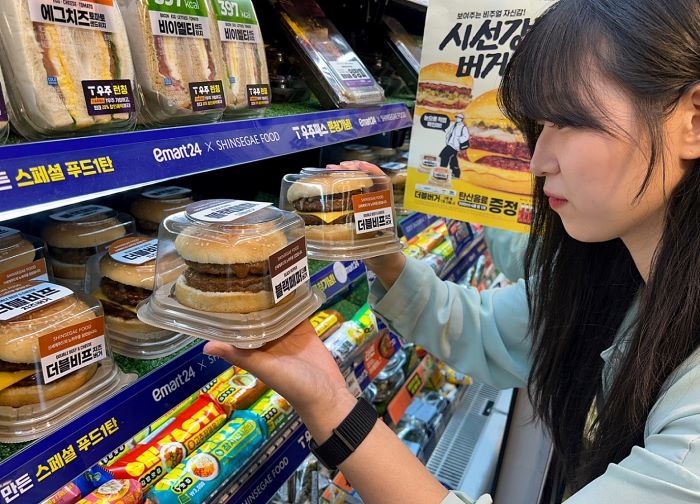 [이미지2] 이마트24 신세계푸드의 노하우 담은 프리미엄버거 2종 출시.jpg