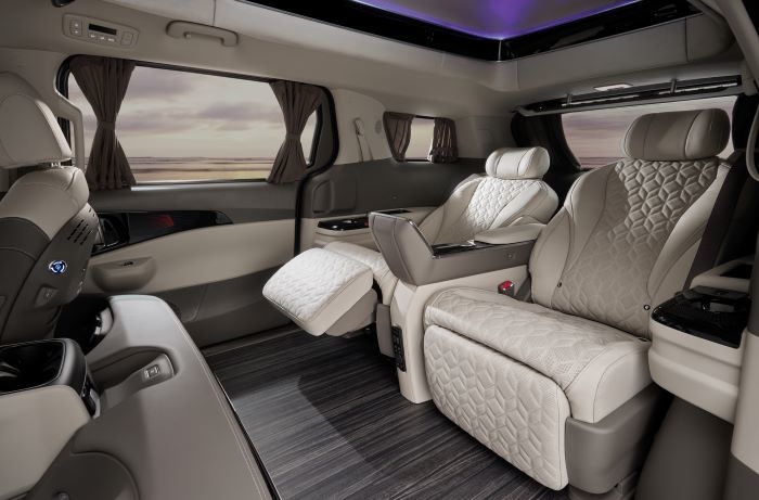 (사진3) The 2026 카니발 하이리무진 내장.jpg