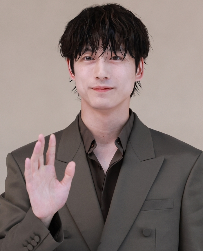 origin_사카구치켄타로부드러운손인사.jpg