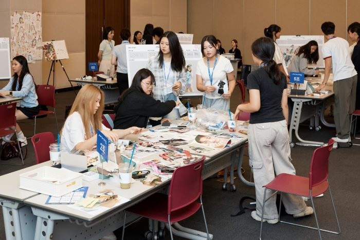 [사진자료] 아모레퍼시픽, 무신사와 '밋유어드림 부산' 성료_무드보드 활동.jpg