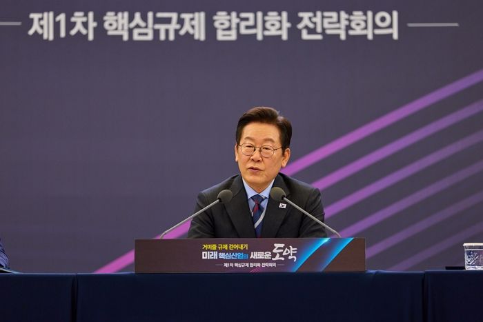 李 대통령 “투자 잘못하면 감옥? 누가 사업하겠냐”... 기업인 옥죄는 ‘배임죄’ 개혁 선언