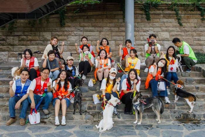 02. 한국마즈(유)_발라당 입양센터 유기견 산책봉사.jpg