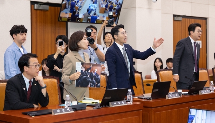 “야, 일어나봐”, “나빠루는 안돼”... 법사위 간사 선임 문제로 ‘막말·고성’ 쏟아낸 여야 의원들