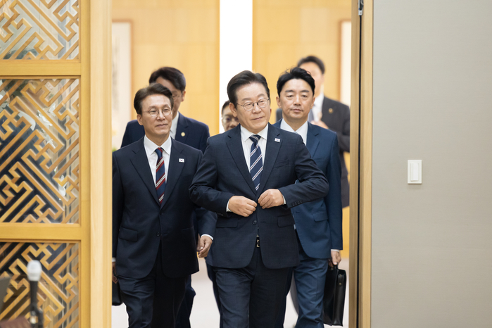 origin_李대통령정부세종청사국무회의참석.jpg