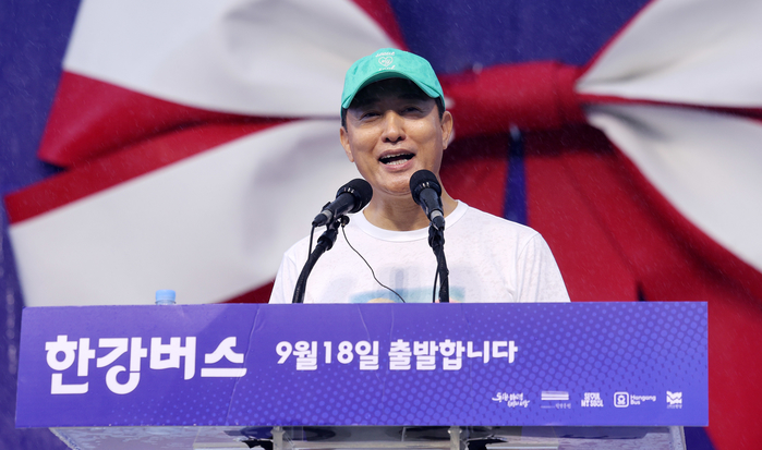 origin_한강버스취항식축사나선오세훈시장.jpg