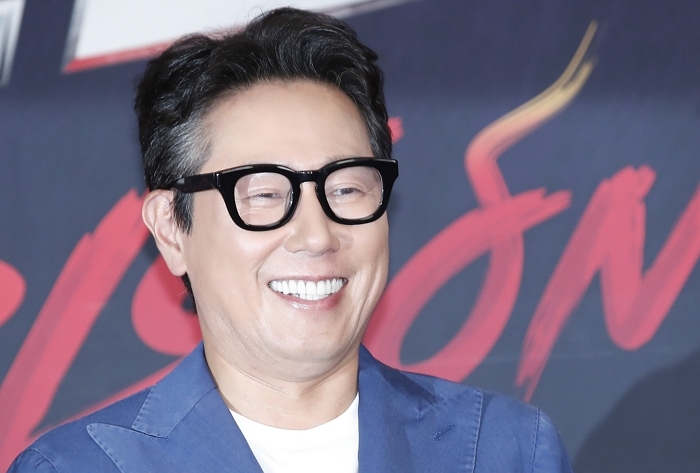 origin_윤종신밝은미소.jpg