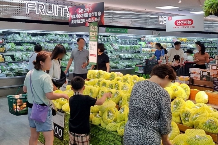 [롯데쇼핑-롯데마트] 롯데마트 제타플렉스 잠실점 과일매대 전경.jpg
