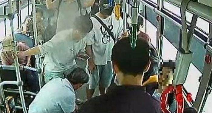 천안 시내버스서 의식 잃고 쓰러진 70대 승객, 기사가 ‘심폐소생술’로 살렸다