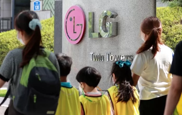 “다가오는 추석, 따뜻하게”... LG, 빠르게 계좌에서 9,800억 꺼낸 이유