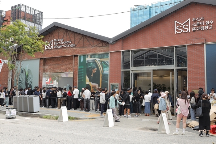 품절템 ‘204L’ 다시 뜬다... 뉴발란스, 성수 대림창고서 팝업 스토어 개최