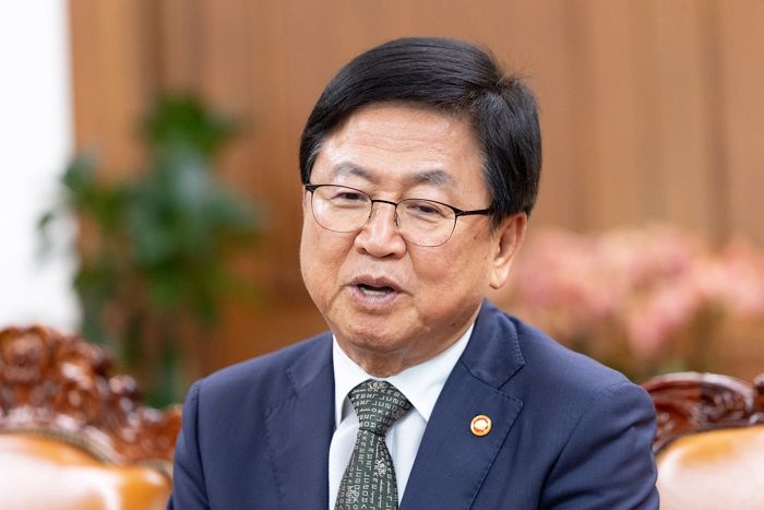 최교진 교육부 장관 “수능·내신 절대평가 전환, 다음 대입 개편까지 준비”