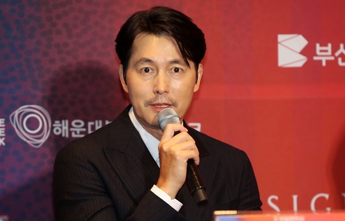 정우성, ‘혼외자→혼인신고’ 논란 후 수염 기르고 첫 공식석상 나섰다