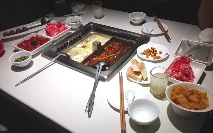 상하이의 한 하이디라오 매장, 기사의 이해를 돕기 위한 자료 사진 / ijustwantfood.com