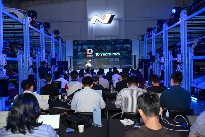 (사진5) 고성능 브랜드 N 출범 10주년 기념식에서 발표하고 있는 N매니지먼트실 박준우 상무.jpeg