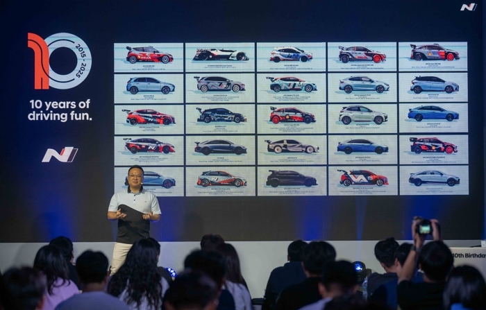 (사진7) 고성능 브랜드 N 출범 10주년 기념식에서 발표하고 있는 N매니지먼트실 박준우 상무.jpeg