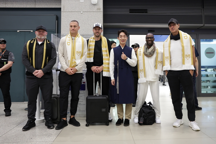 [이미지3] 선수 입국 맞이.jpg