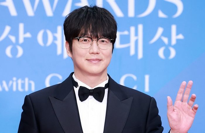 “탈세와는 무관하다”... 기획사 ‘불법 운영’ 논란에 성시경이 직접 공개한 사과문