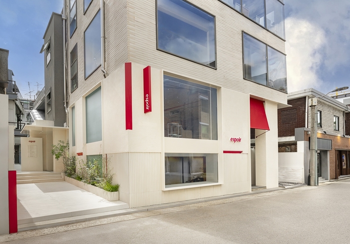 [에스쁘아_사진자료] 에스쁘아, ‘에스쁘아 연남’ 리뉴얼 오픈_매장외관.jpg