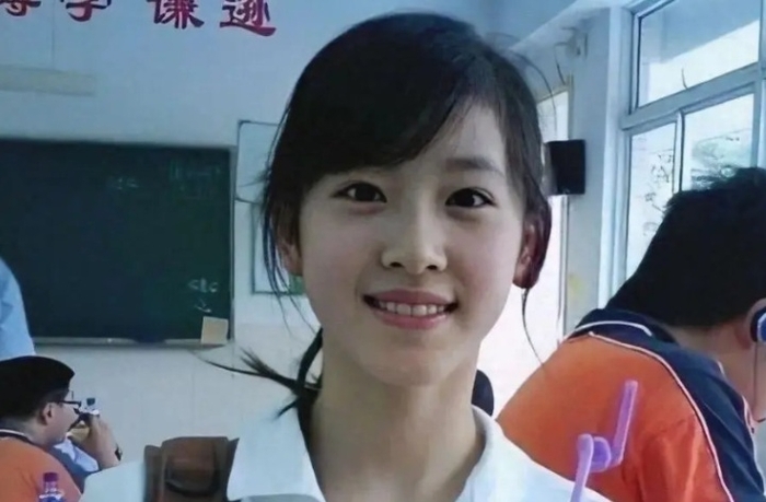 ‘청순한 미모’ 사진 한 장으로 인기 폭발했던 ‘밀크티 언니’ 근황... “재산만 11조원”