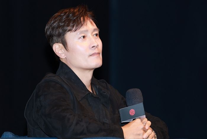 이병헌, 조 바이든 만난 썰 풀었다... “누군지 알고 나서 공황 와 잠깐 휘청했다”