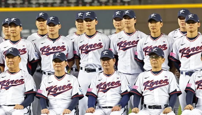 기념 촬영하는 류중일 감독과 선수단 / 뉴스1