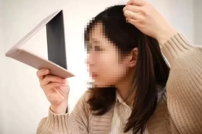 “낙엽과 함께 머리카락도 우수수”... ‘계절성 탈모’ 막는 효과적인 방법