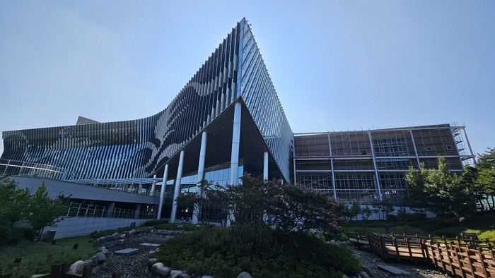 origin_APEC2025정상회의장및미디어센터막바지공사.jpg