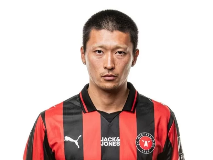 국가대표 공격수 조규성이 장발의 스타일을 버리고 삭발을 감행했다. 사진은 FC 미트윌란 홈페이지에 공개된 조규성 프로필. / FC 미트윌란 홈페이지