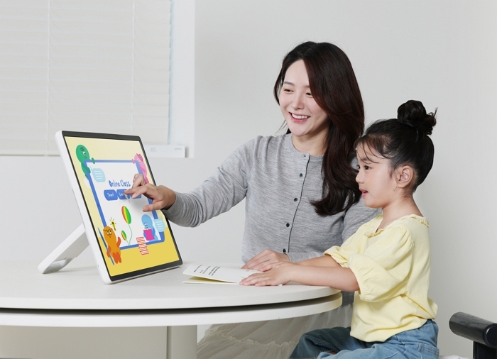 “진정한 무선 경험”... 삼성, 화면·스탠드 분리형 ‘더 무빙스타일’ 첫 선